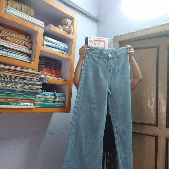 Highwait Denim wide legged jeans. size M - Picture 7 of 9